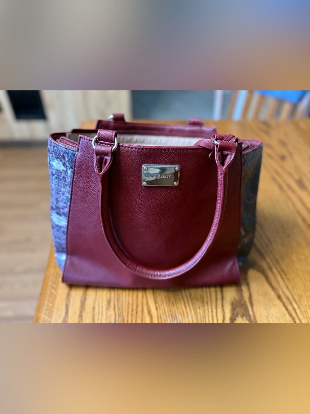 Woman’s Nine West Purse